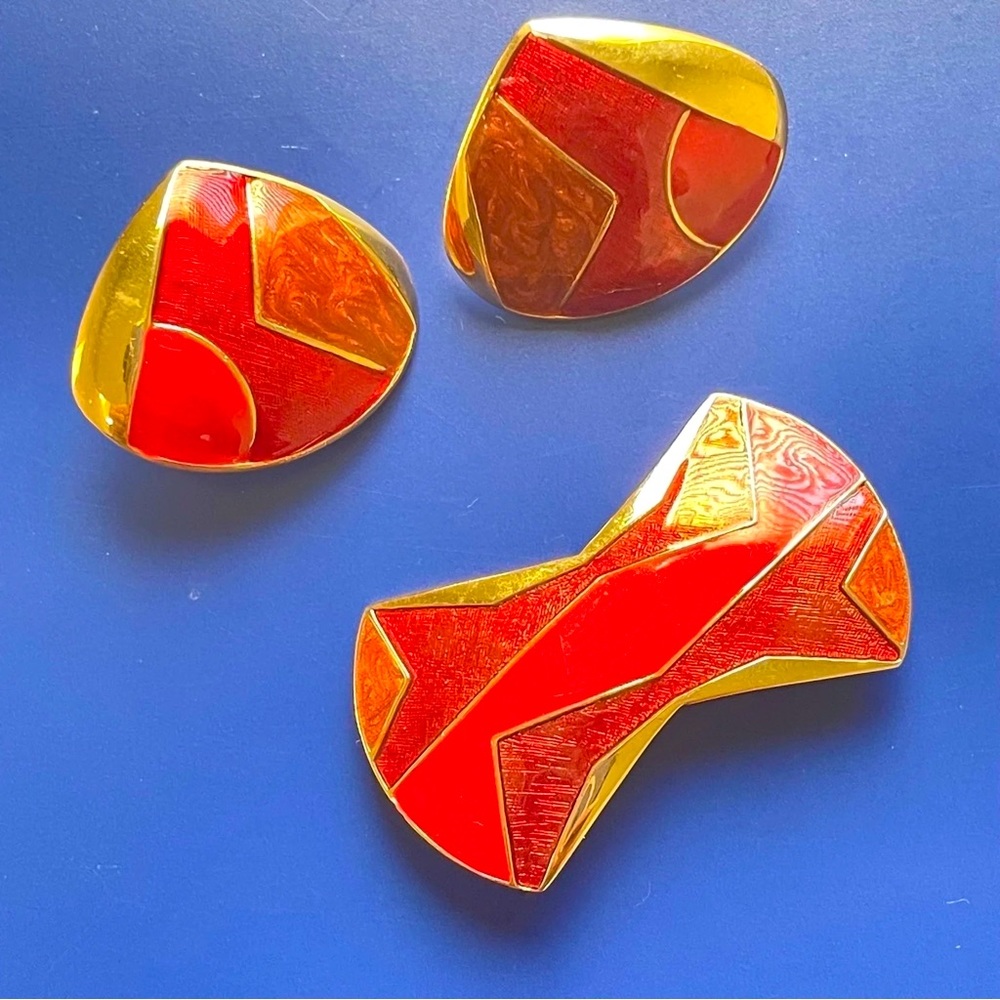 EARRINGS CLIPON BROOCH PIN GOLD TONE VINTAGE RETRO RED ENAMEL WOMENS EARRINGS
